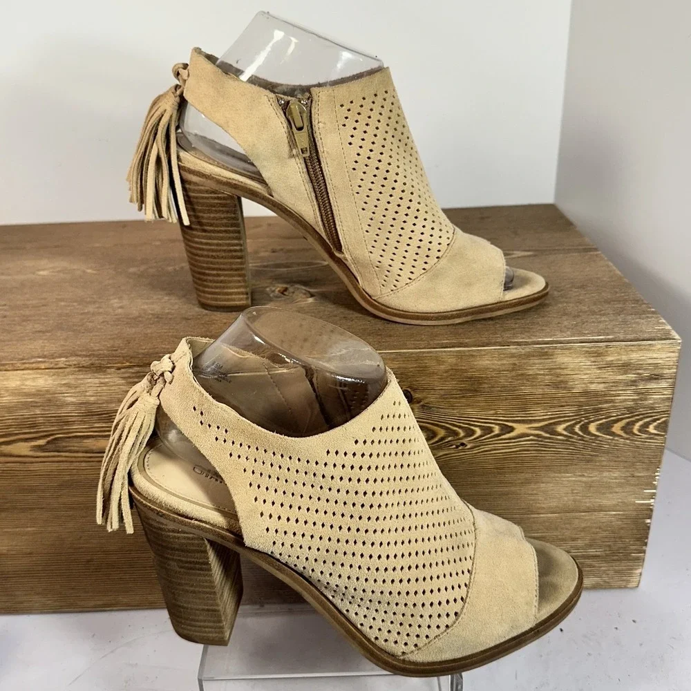 Gianni Bini Hadwin Heels Womens 8.5 Tan Suede Tassel Peep Toe Coquette Festival